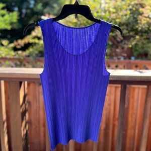 Pleats Please Issey Miyake
BlueTank top